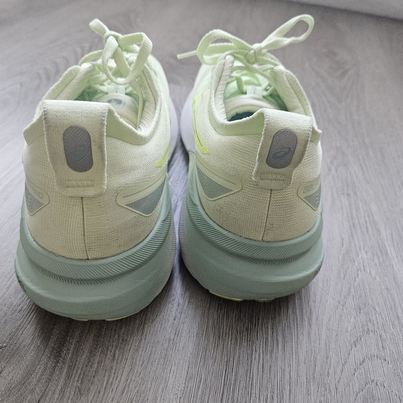 Asics Gel Kayano 31 Light Green Running Shoes - Picture 3 of 6